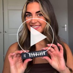Women sharing their experience with Nanolash
