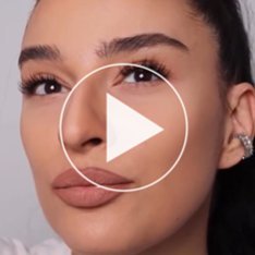 Women sharing their experience with Nanolash
