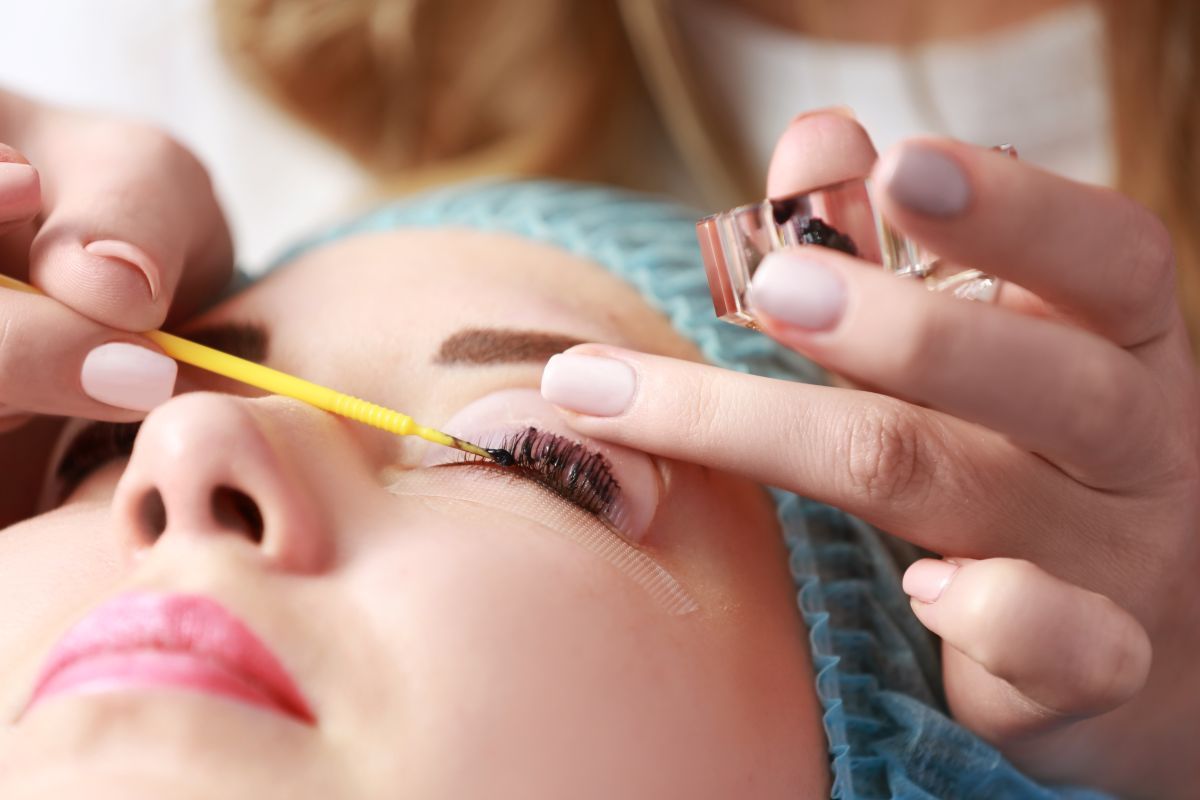 How to prepare for tinting eyelashes at home